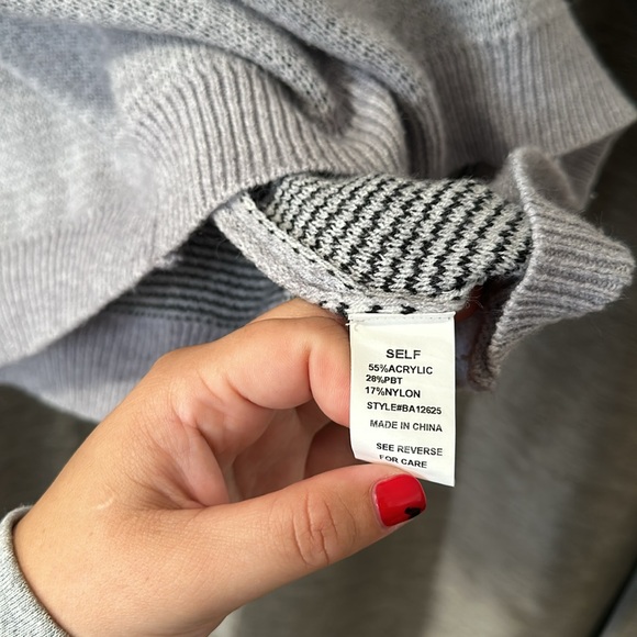 Oversized Knit Sweater with Aztec Print - Picture 5 of 8